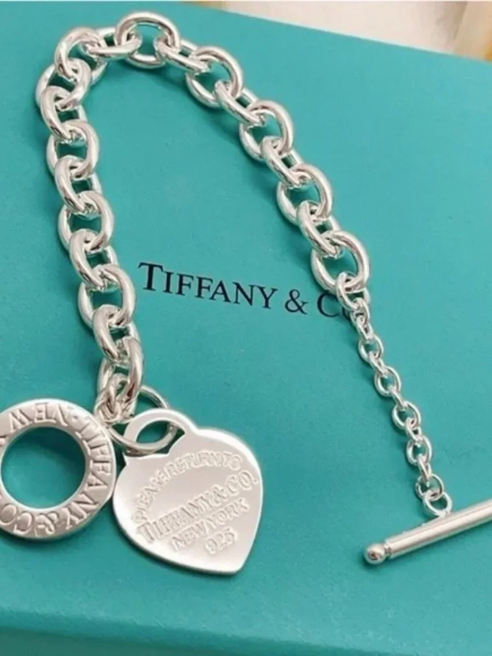 Tiffany & Co. Return to Tiffany Heart Tag Toggle Bracelet - Picture 4 of 5